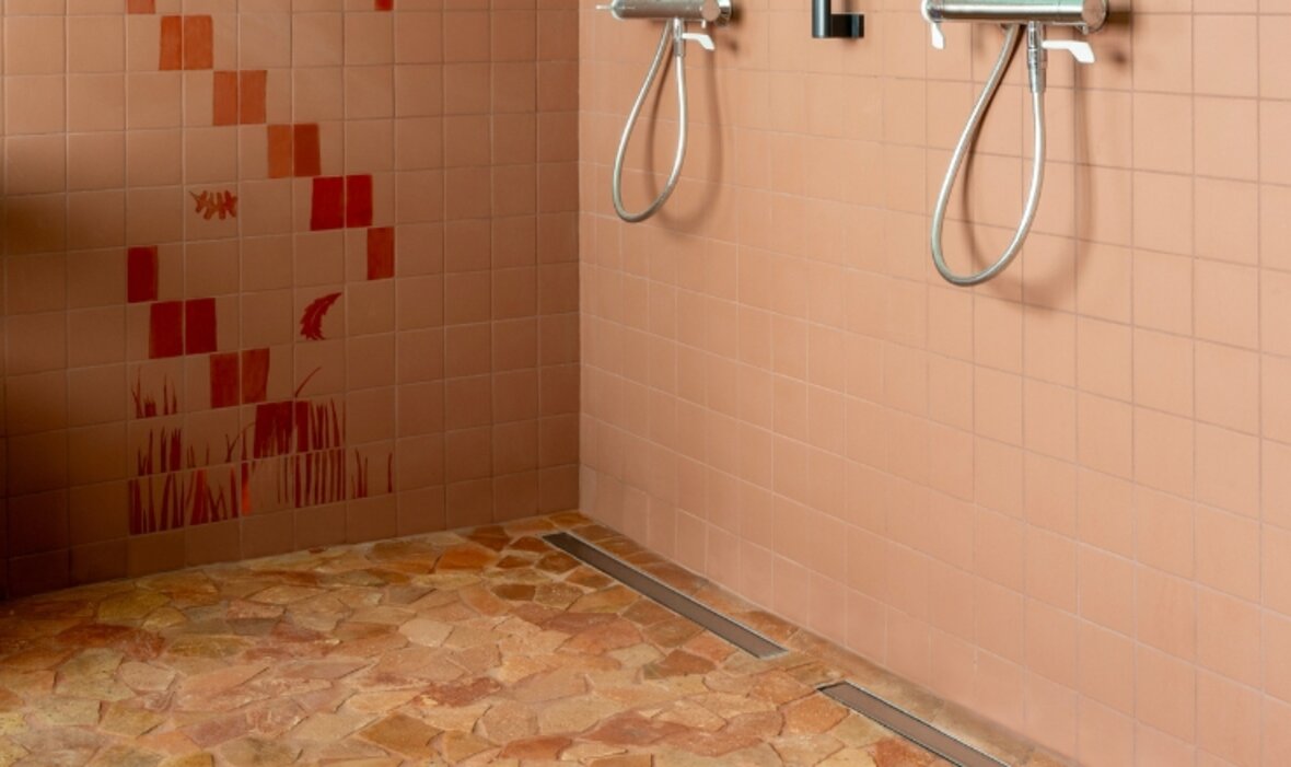 Walk-in showers for individually designed hotel bathrooms
