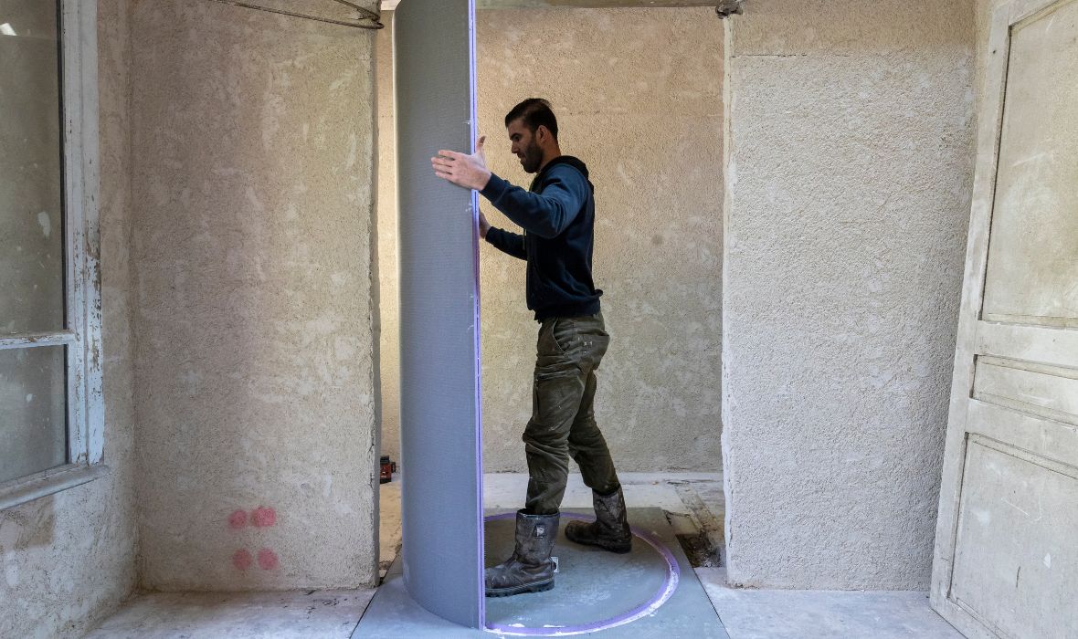 A clever solution: a bathroom with a round shower, washbasin and toilet in just 4.35 m²